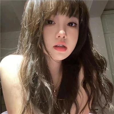 圆月映花都